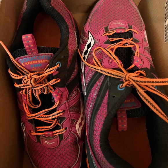 All money goes to building fund for ministry - Picture 5 of 8